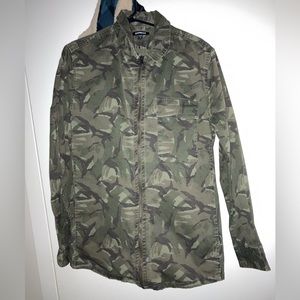 3 item bundle for $15 - Express men’s camouflage zip up shirt jacket